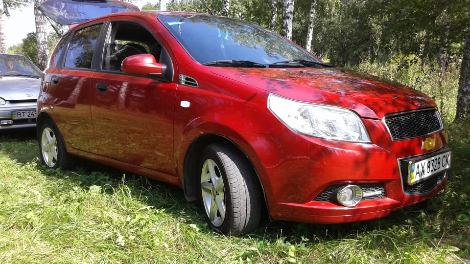 Chevrolet Aveo 5-door Вогняно-червоний колір 5