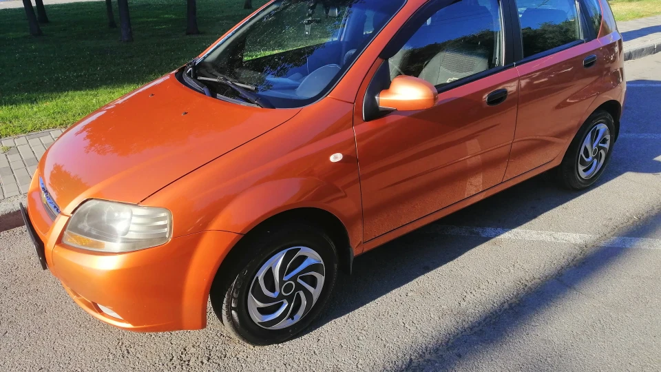 Chevrolet Aveo 5-door Помаранчевий Апельсин