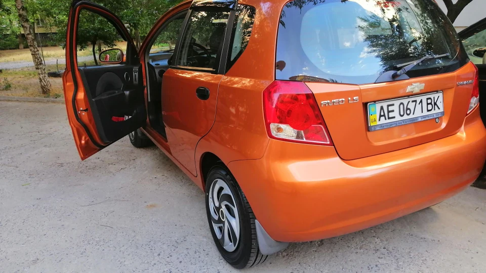 Chevrolet Aveo 5-door Помаранчевий Апельсин 4