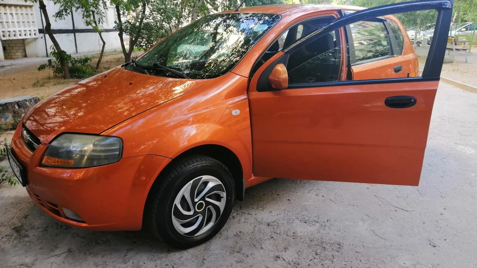 Chevrolet Aveo 5-door Помаранчевий Апельсин 5
