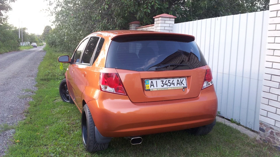 Chevrolet Aveo 5-door рудий хетч
