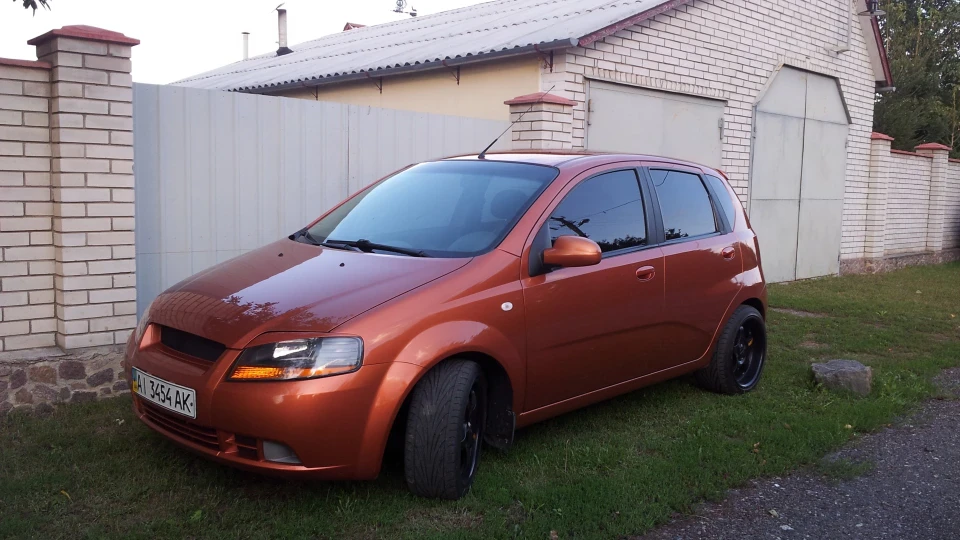 Chevrolet Aveo 5-door рудий хетч 2