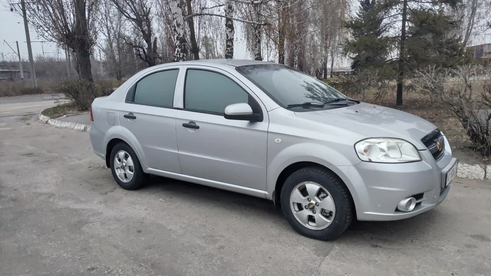 Chevrolet Aveo 5-door Serebro 2