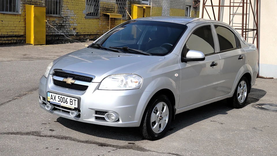Chevrolet Aveo 5-door Serebro 3
