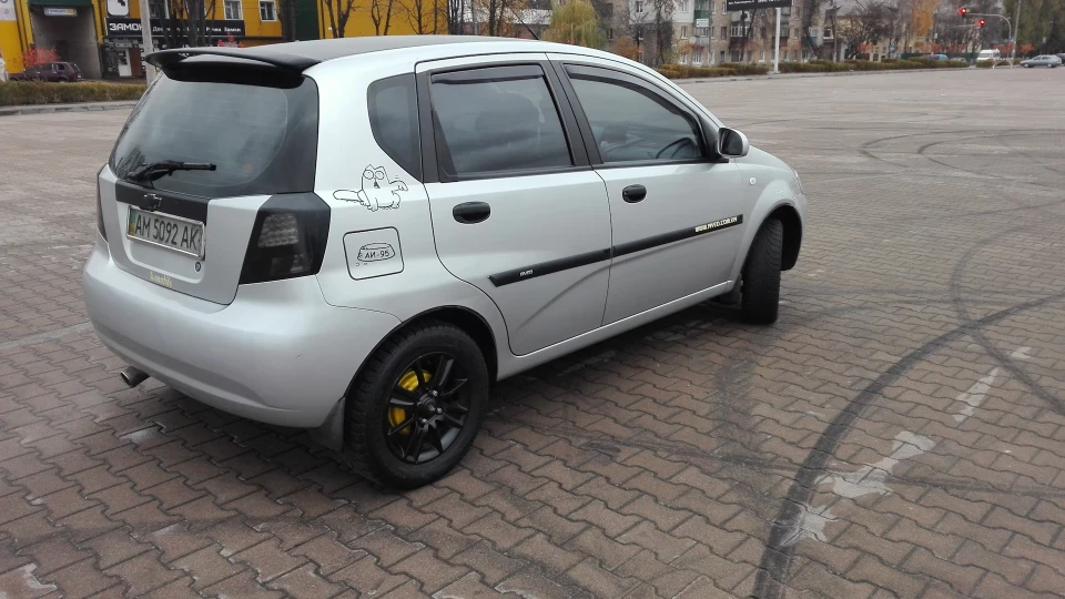 Chevrolet Aveo 5-door Сіро-чорний малюк 3
