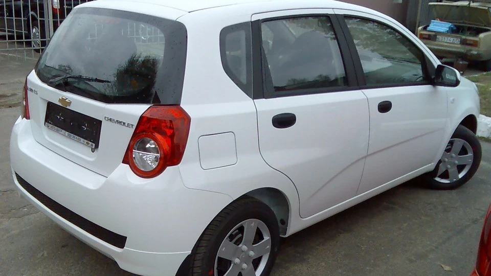 Chevrolet Aveo 5-door White Butterfly ) 5