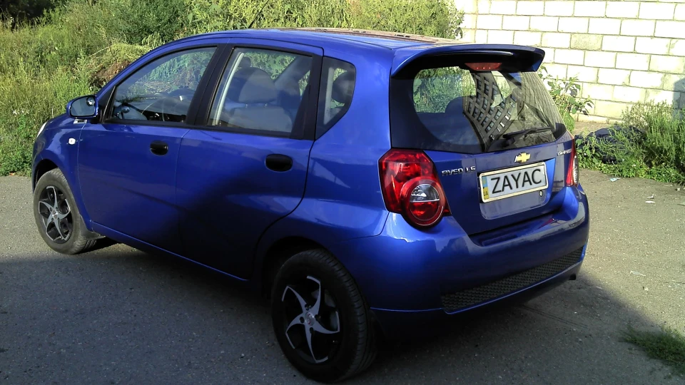 Chevrolet Aveo 5-door Злісний синій) 2