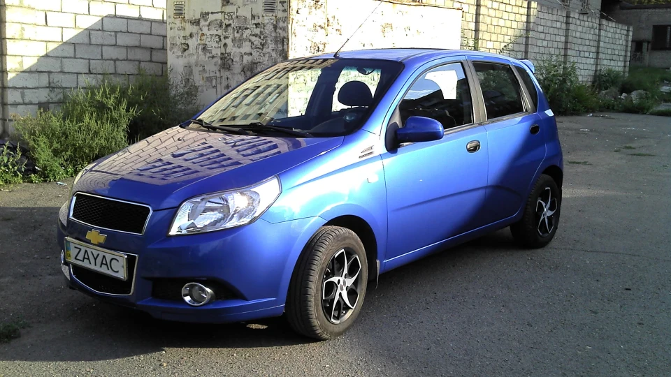 Chevrolet Aveo 5-door Злісний синій) 3