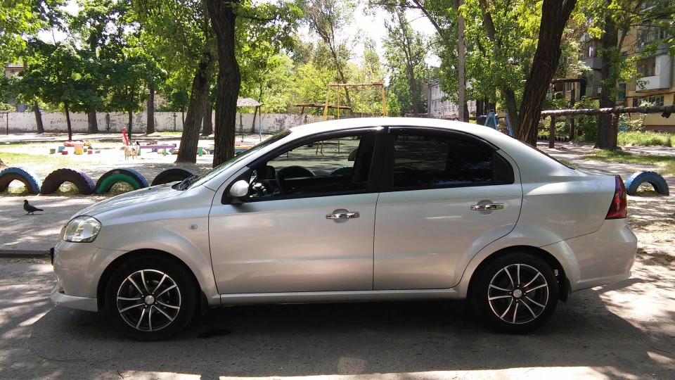 Chevrolet Aveo Sedan 3
