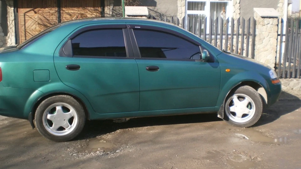 Chevrolet Aveo Sedan 3