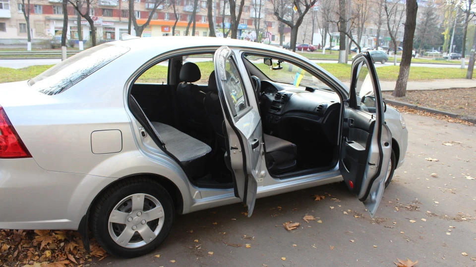 Chevrolet Aveo Sedan 3