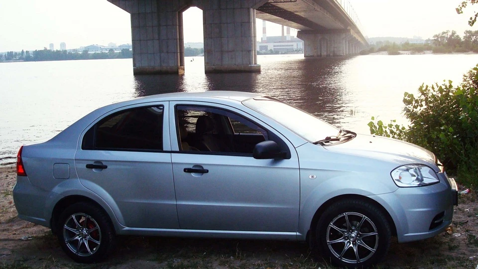 Chevrolet Aveo Sedan 4