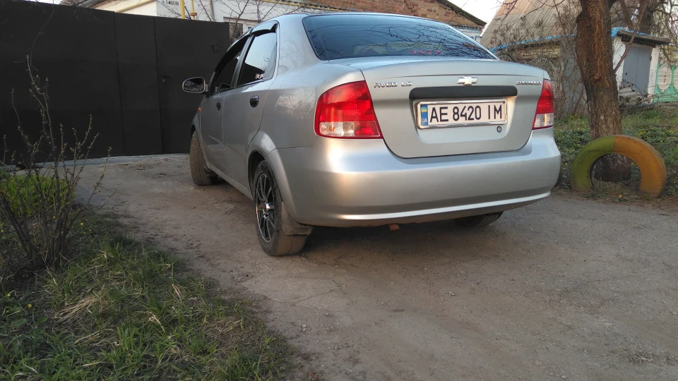 Chevrolet Aveo Sedan 1.5 8v 2