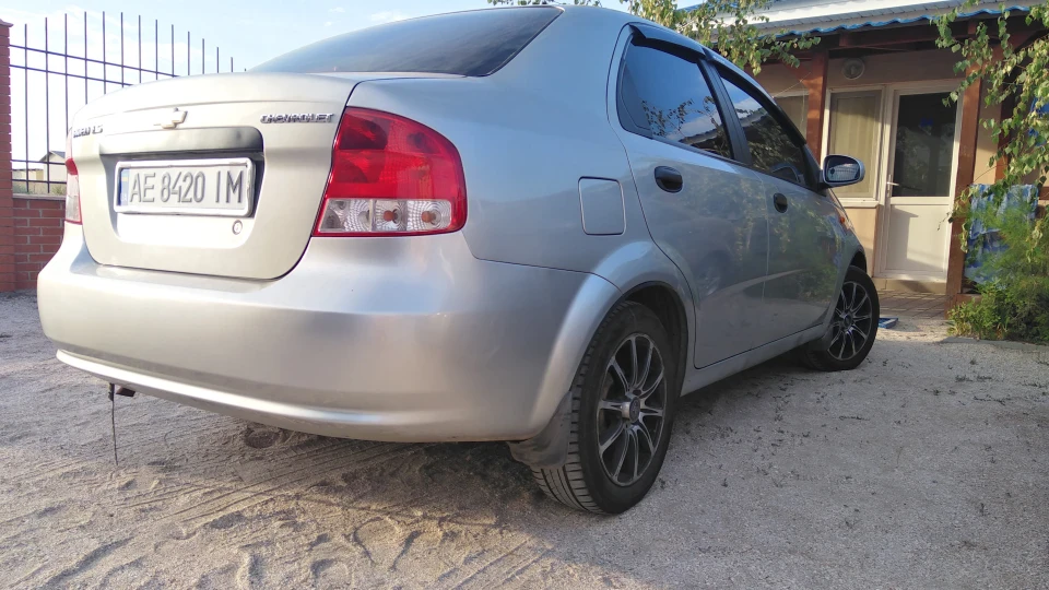Chevrolet Aveo Sedan 1.5 8v 3