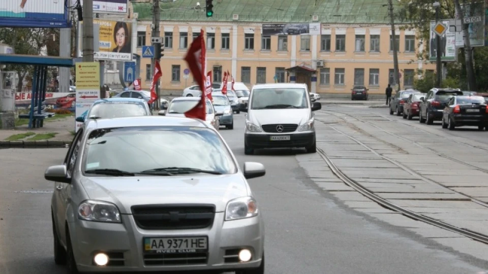 Chevrolet Aveo Sedan 1,6 Сріблястий з чорним 2