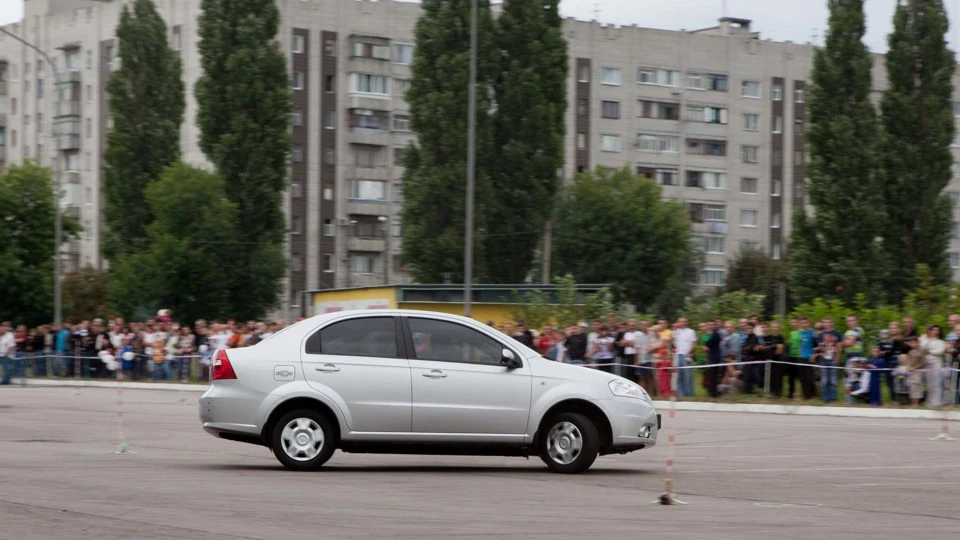 Chevrolet Aveo Sedan Argentum 4