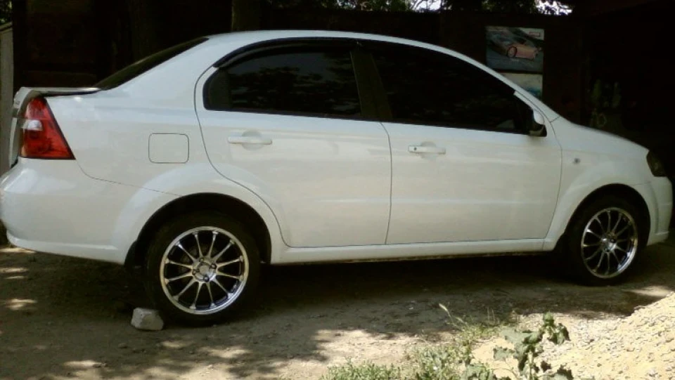 Chevrolet Aveo Sedan Білий Шевролюшин
