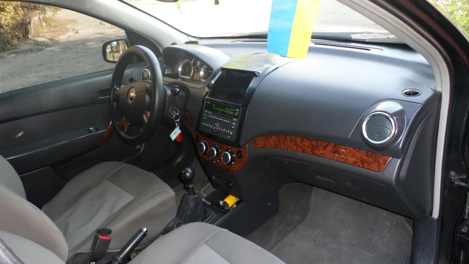 Chevrolet Aveo Sedan Чорна ніга 4