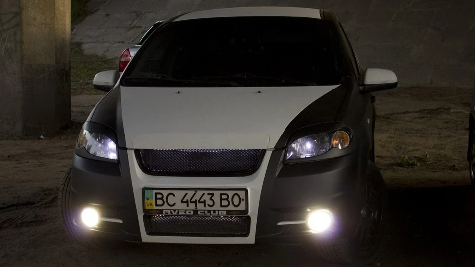 Chevrolet Aveo Sedan чорно-біла 2