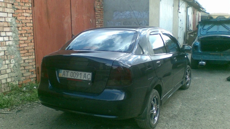 Chevrolet Aveo Sedan Чорний шеврон