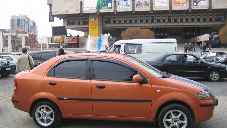 Chevrolet Aveo Sedan - Crazy Orange 2