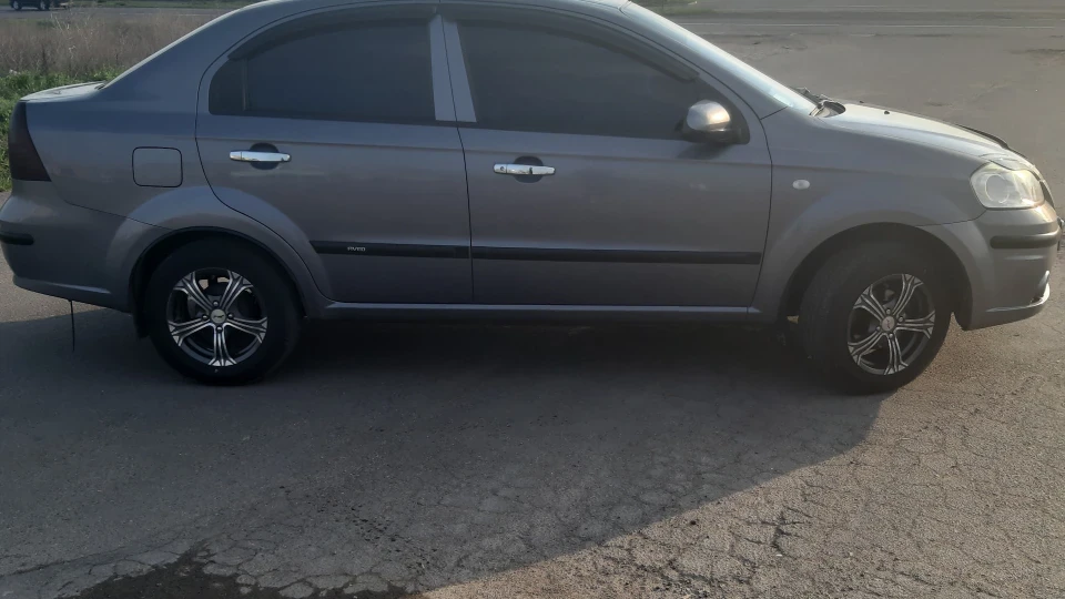 Chevrolet Aveo Sedan Girl on the car