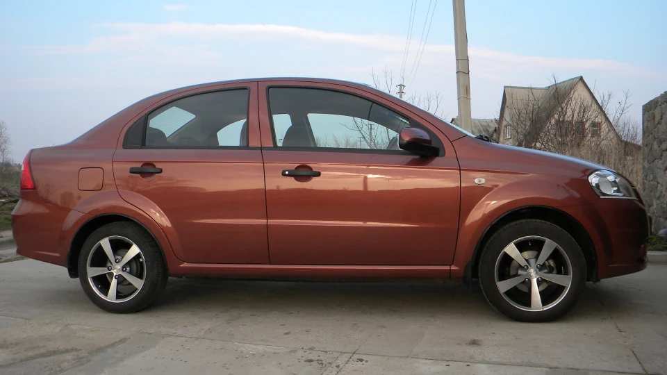 Chevrolet Aveo Sedan Grand Canyon Brown 5