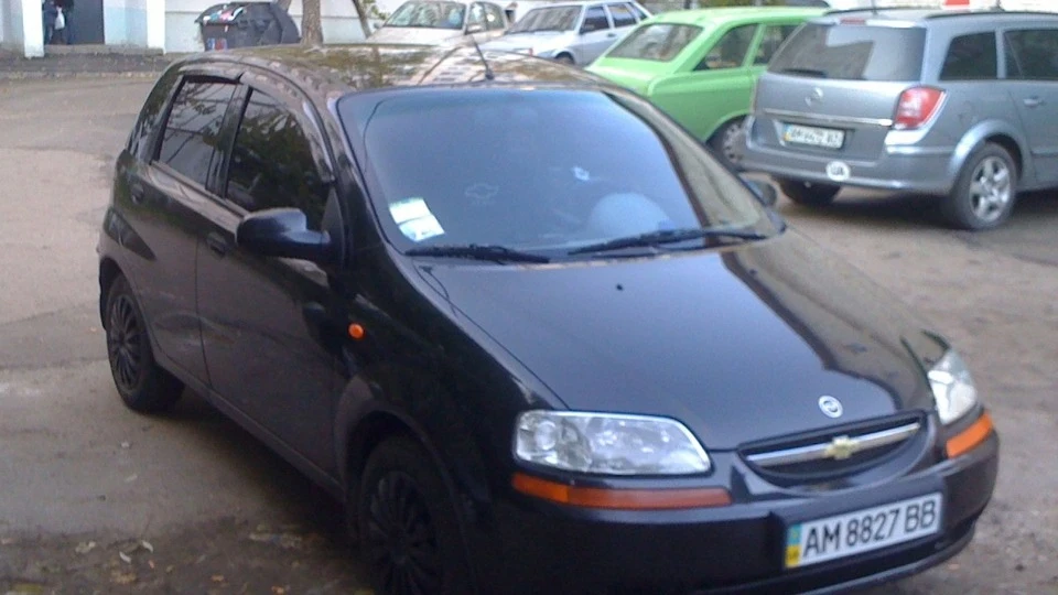 Chevrolet Aveo Sedan hatch black 3