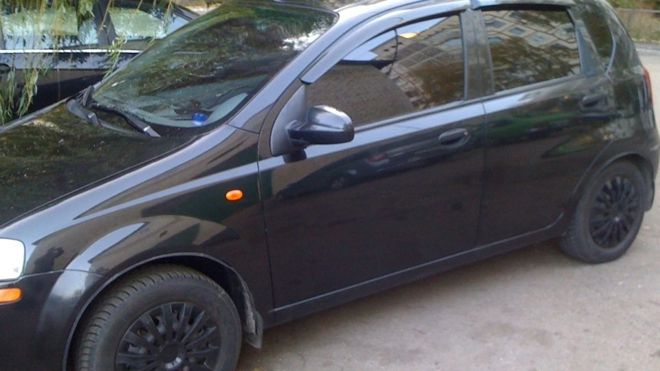 Chevrolet Aveo Sedan hatch black 4