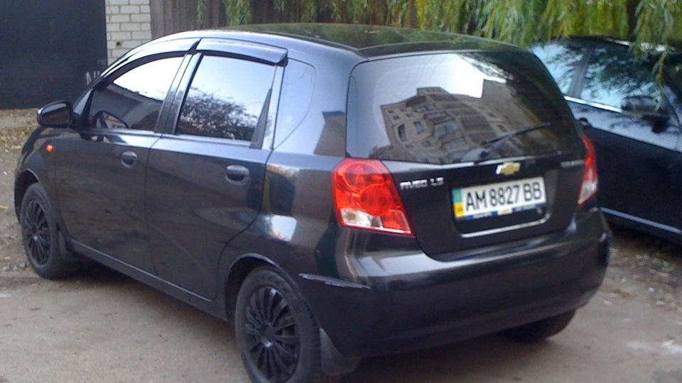 Chevrolet Aveo Sedan hatch black 5