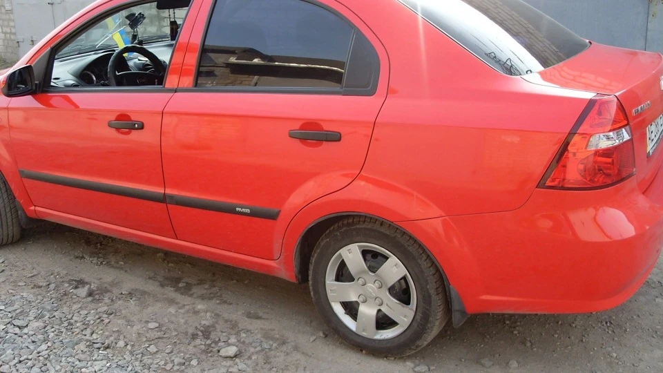 Chevrolet Aveo Sedan червона овець 2