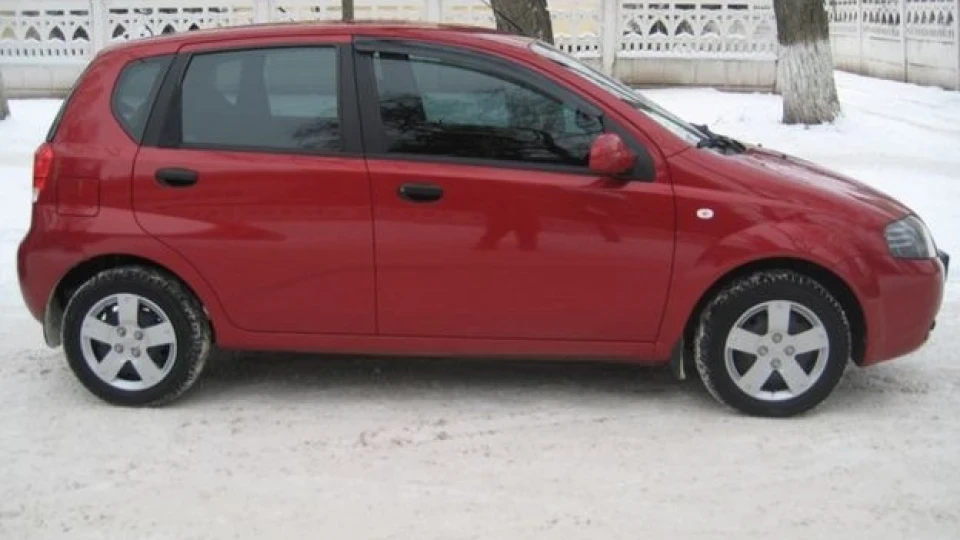 Chevrolet Aveo Sedan червоний авеолюшин 2