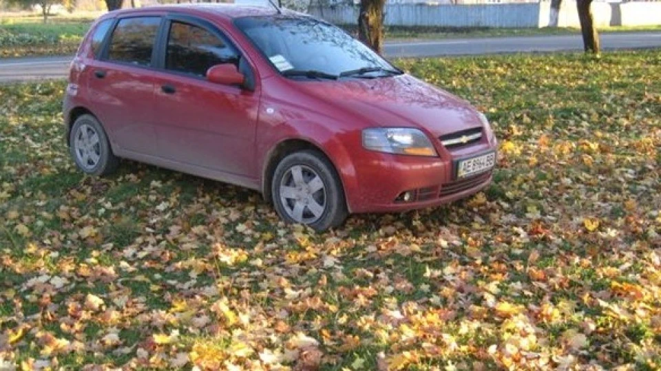 Chevrolet Aveo Sedan червоний авеолюшин 3