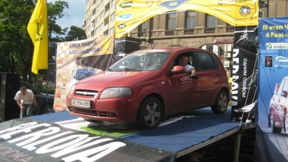 Chevrolet Aveo Sedan червоний авеолюшин 5