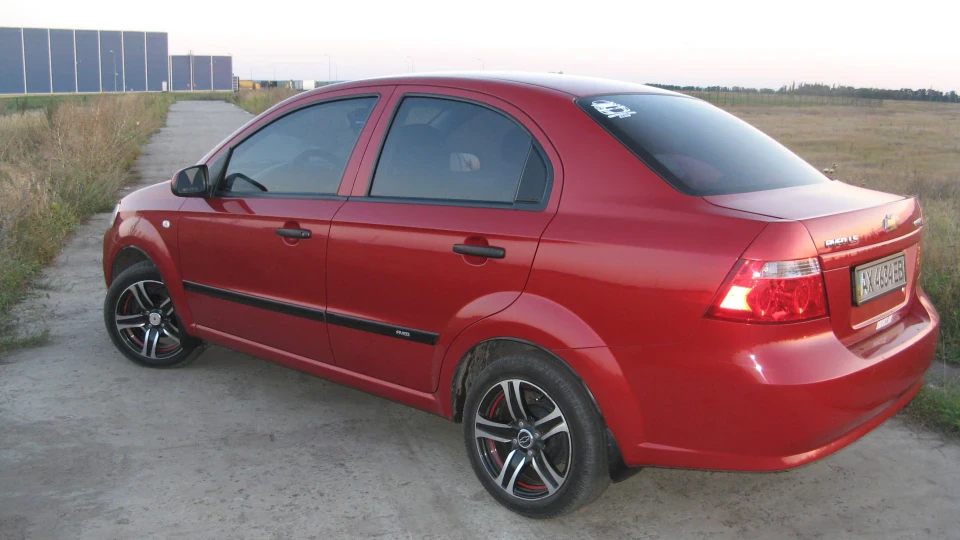 Chevrolet Aveo Sedan Червоний Шевролет 2