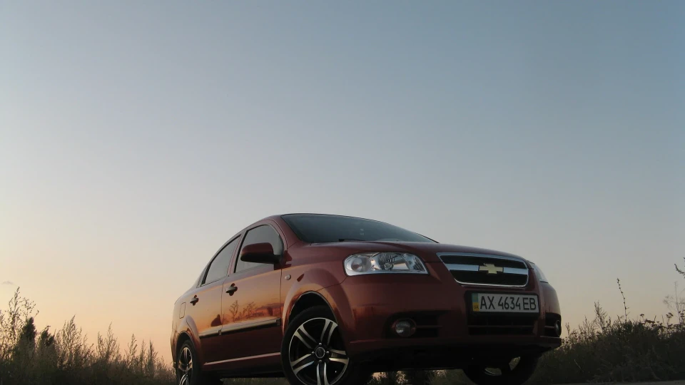 Chevrolet Aveo Sedan Червоний Шевролет 3