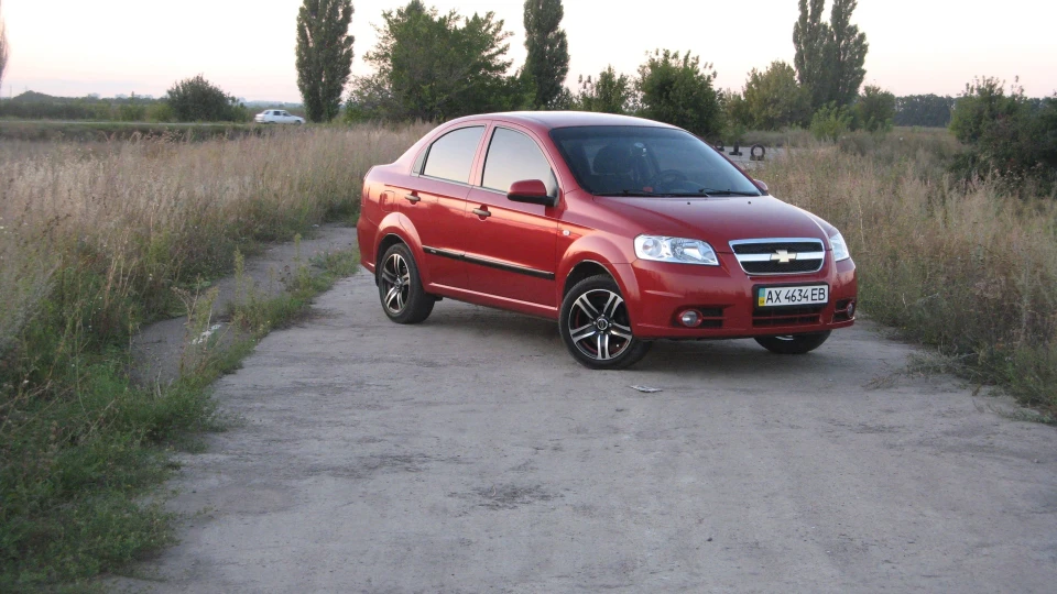 Chevrolet Aveo Sedan Червоний Шевролет 4