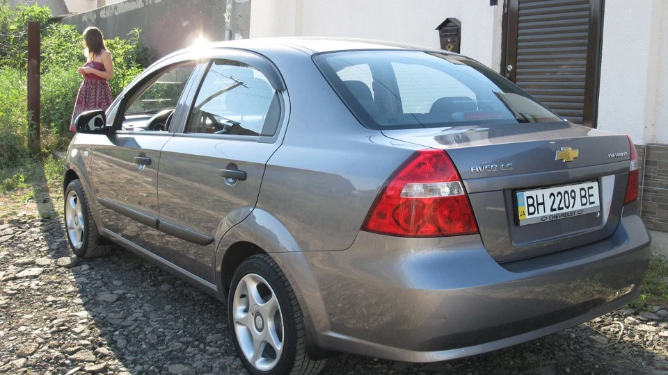 Chevrolet Aveo Sedan LS 4