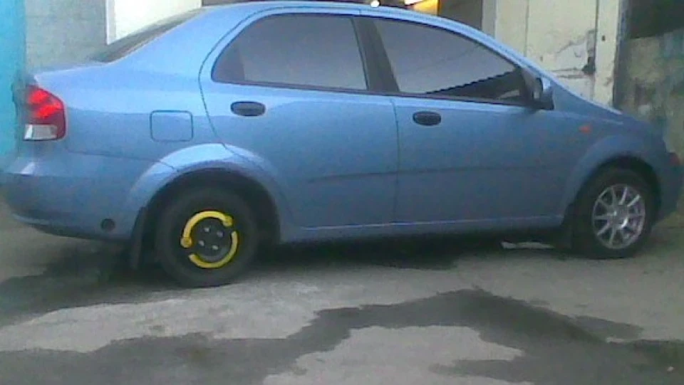 Chevrolet Aveo Sedan LS 4