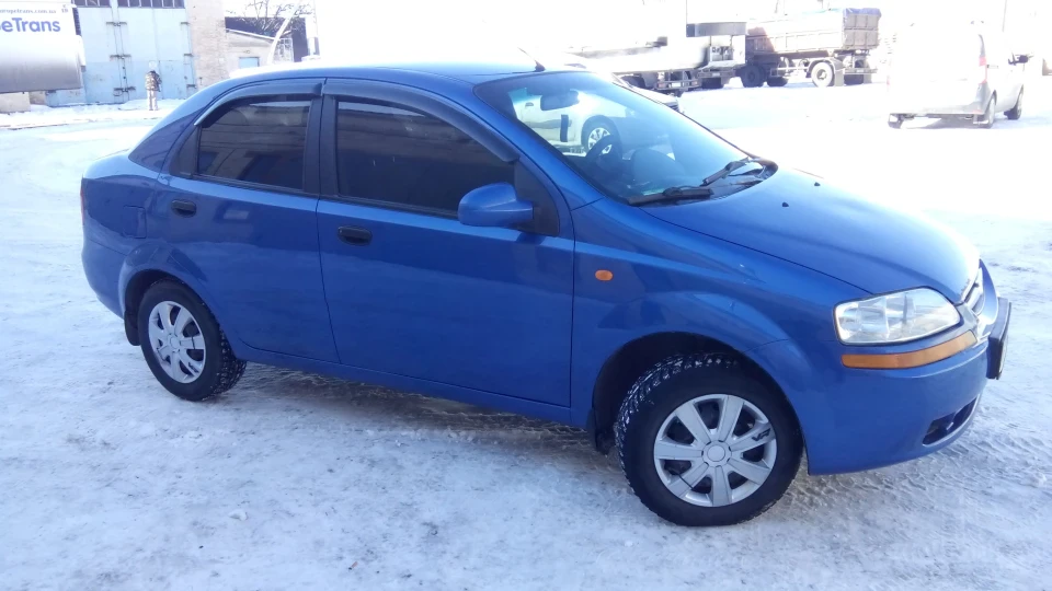 Chevrolet Aveo Sedan LS 4