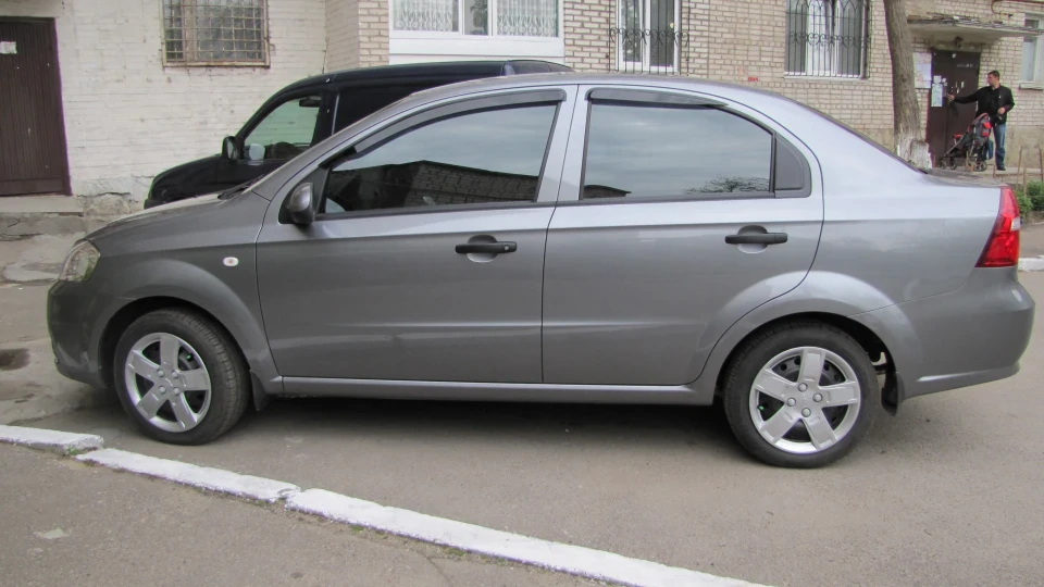 Chevrolet Aveo Sedan LSS 2