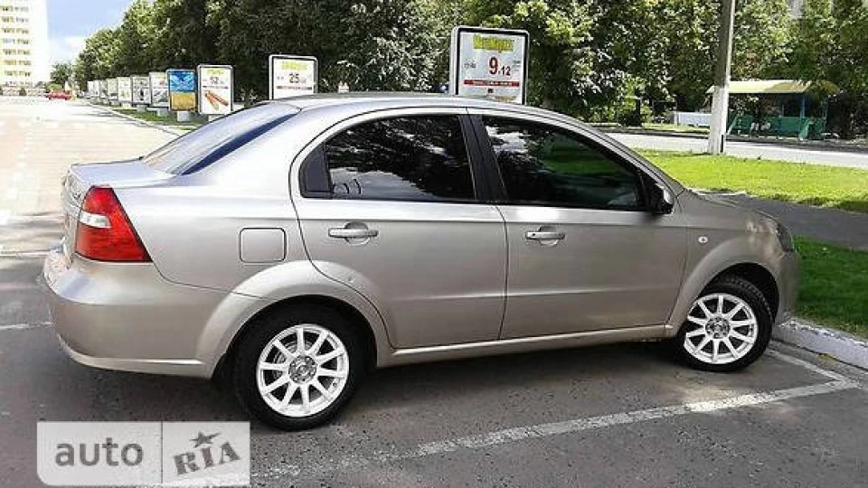 Chevrolet Aveo Sedan LT 3