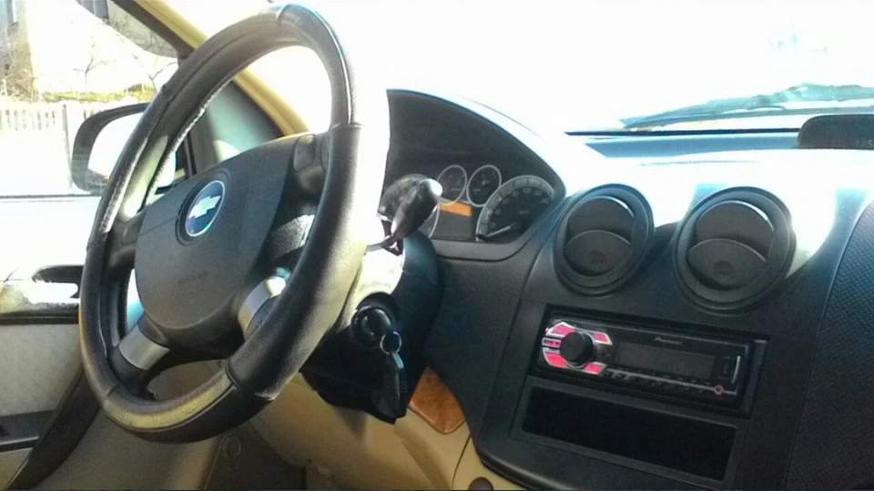 Chevrolet Aveo Sedan LT 4
