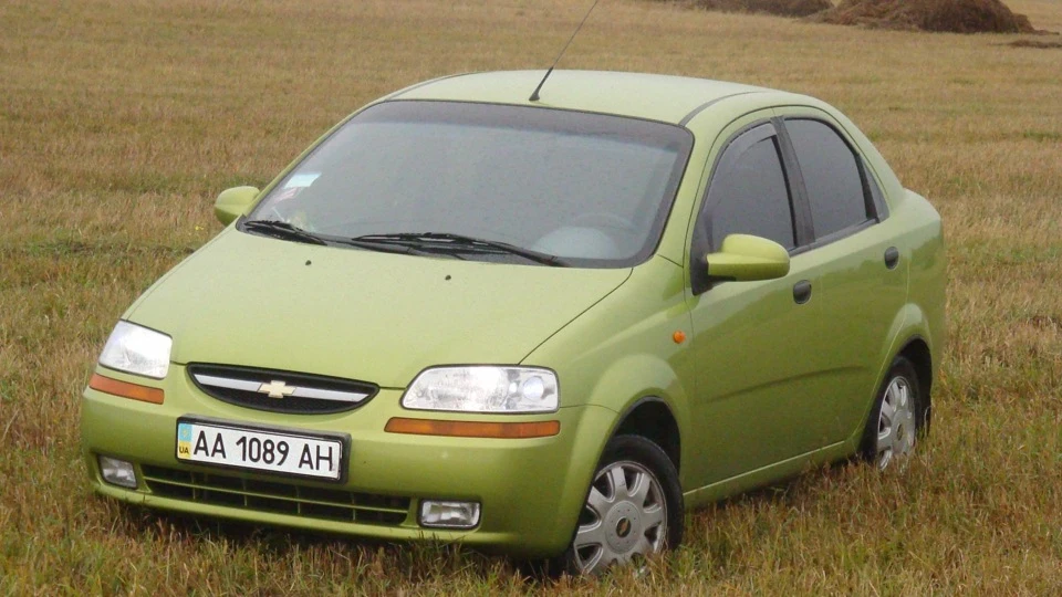 Chevrolet Aveo Sedan LT 4