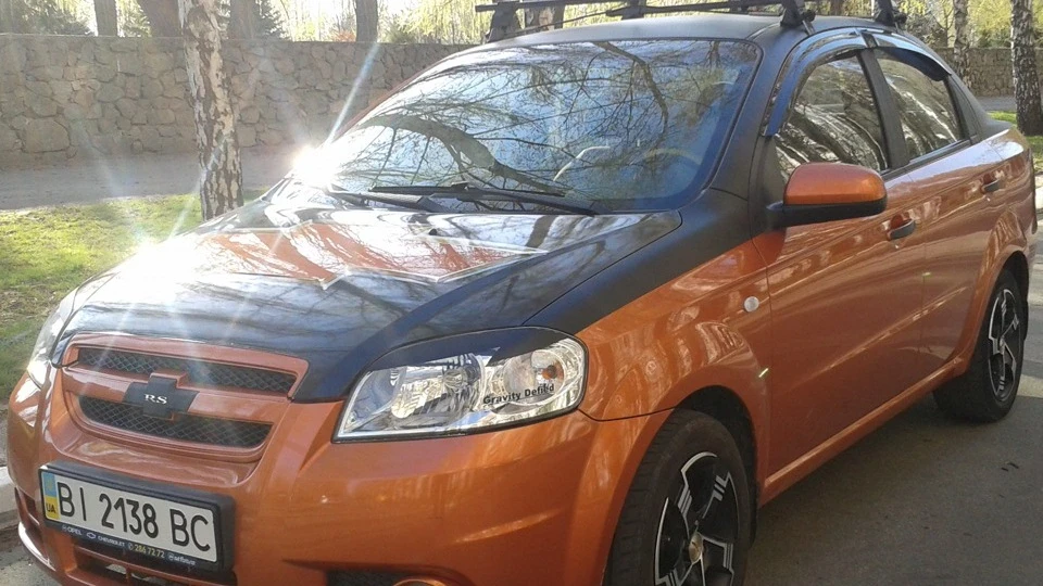 Chevrolet Aveo Sedan orange 2