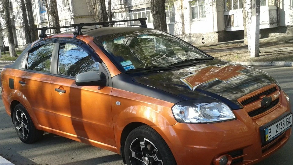 Chevrolet Aveo Sedan orange 3