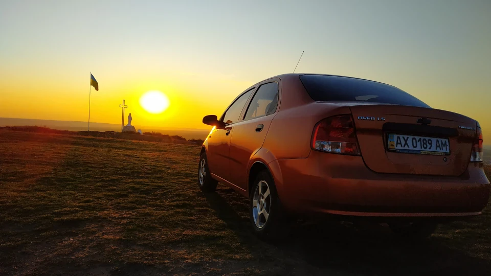 Chevrolet Aveo Sedan помаранчевий Т200 4