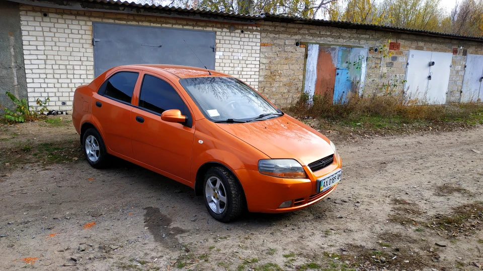 Chevrolet Aveo Sedan помаранчевий Т200 5
