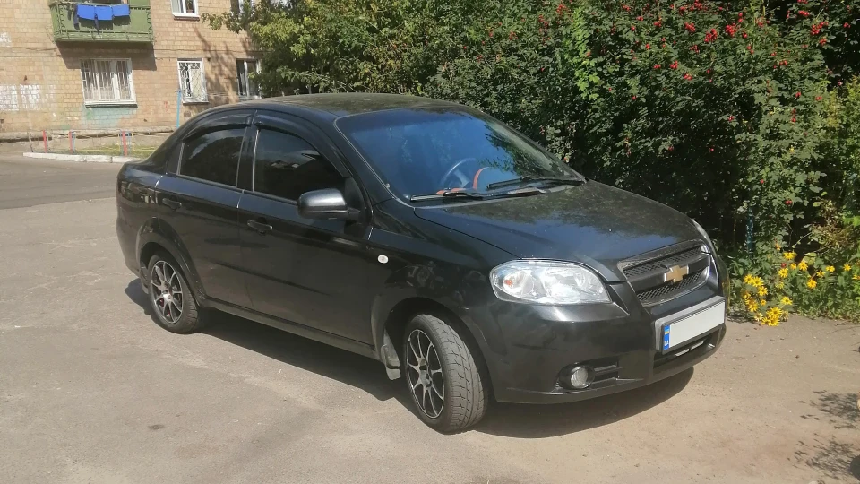 Chevrolet Aveo Sedan ● Pearl Black 3