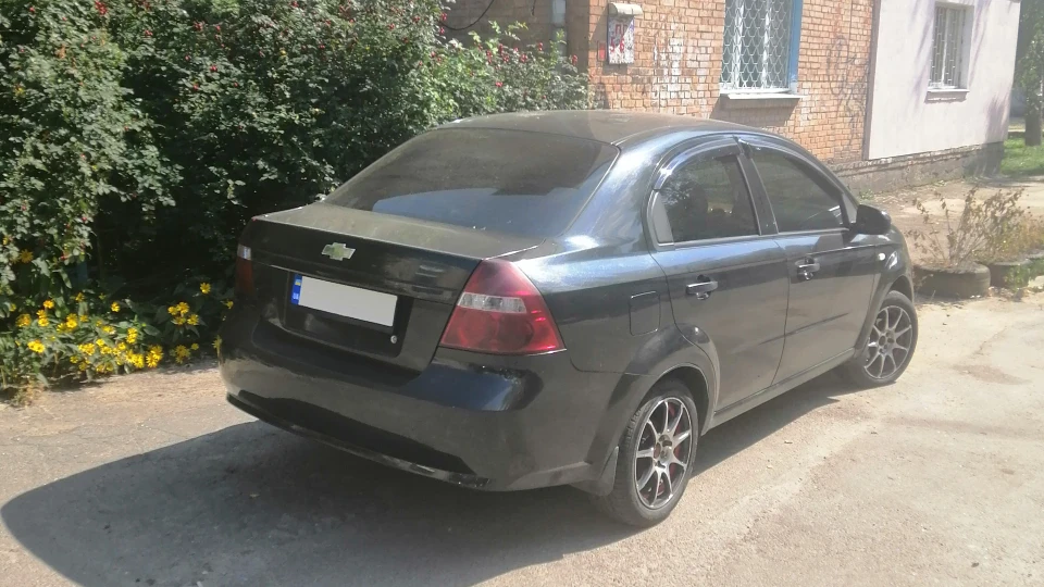 Chevrolet Aveo Sedan ● Pearl Black 4